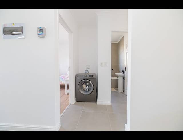 3 BEDROOM FREEHOLD FOR SALE IN SILVERSANDS